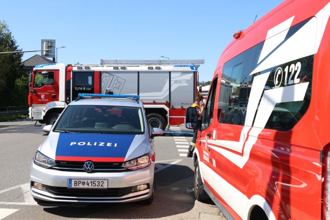 Kreuzungscrash zweier PKW zwischen Grieskirchen und Schl��lberg fordert zwei Leichtverletzte