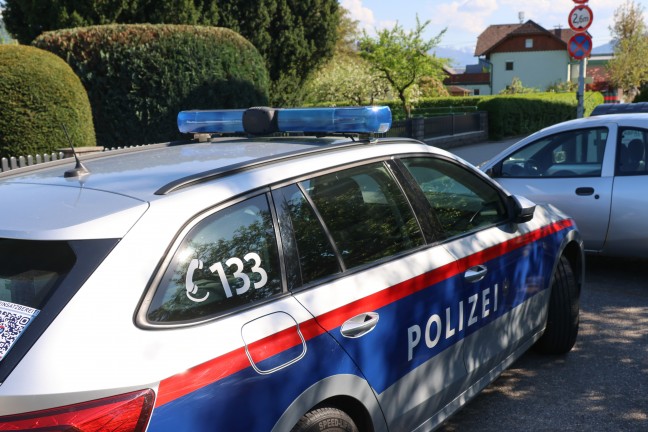 Drei Feuerwehren bei Brand im Keller eines Mehrparteienwohnhauses in Pinsdorf im Einsatz