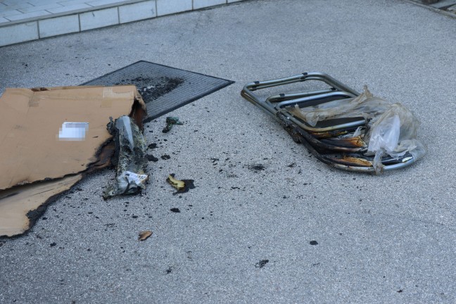 Drei Feuerwehren bei Brand im Keller eines Mehrparteienwohnhauses in Pinsdorf im Einsatz