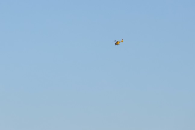 Person in Taiskirchen im Innkreis bei landwirtschaftlichen Arbeiten in Miststreuer eingeklemmt