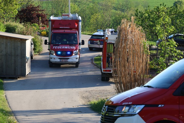 Person in Taiskirchen im Innkreis bei landwirtschaftlichen Arbeiten in Miststreuer eingeklemmt