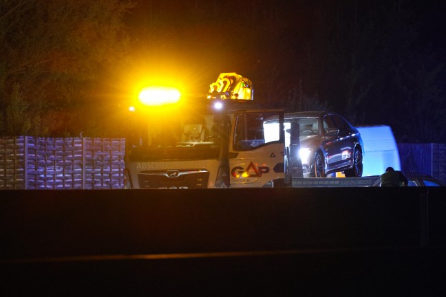 Sperre der Westautobahn nach Unfall zwischen zwei PKW bei Sattledt