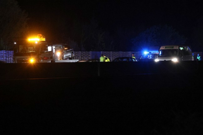 Sperre der Westautobahn nach Unfall zwischen zwei PKW bei Sattledt