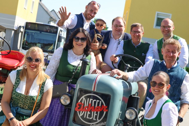 FP�: Gro�es Maibaumfest mit den Menschen am Vogelweiderplatz in Wels-Vogelweide gefeiert