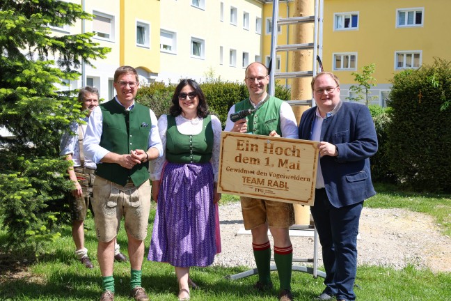 FP�: Gro�es Maibaumfest mit den Menschen am Vogelweiderplatz in Wels-Vogelweide gefeiert