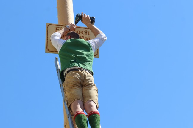 FP�: Gro�es Maibaumfest mit den Menschen am Vogelweiderplatz in Wels-Vogelweide gefeiert