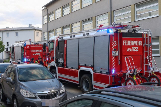 Angebranntes Kochgut: Einsatzkrfte zu gemeldetem Brand in mehrstckigem Haus in Traun alarmiert