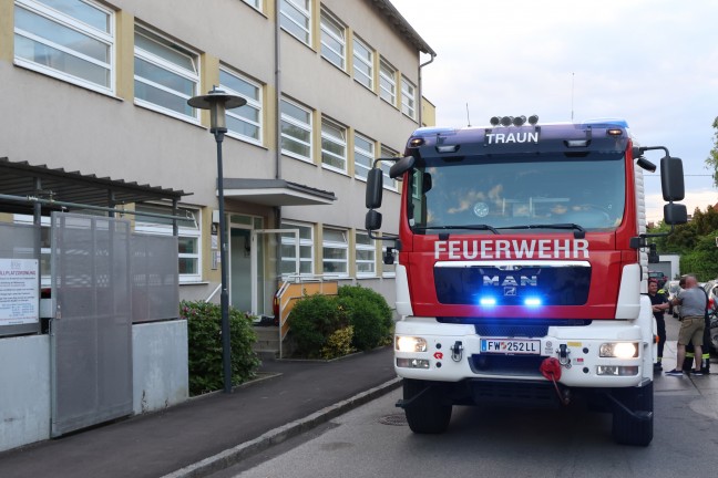 Angebranntes Kochgut: Einsatzkrfte zu gemeldetem Brand in mehrstckigem Haus in Traun alarmiert