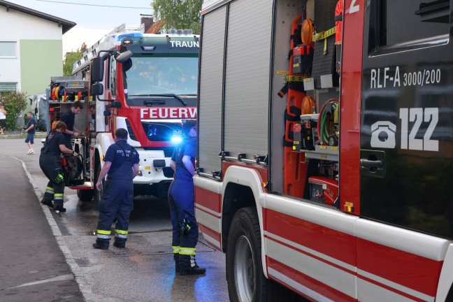Angebranntes Kochgut: Einsatzkrfte zu gemeldetem Brand in mehrstckigem Haus in Traun alarmiert