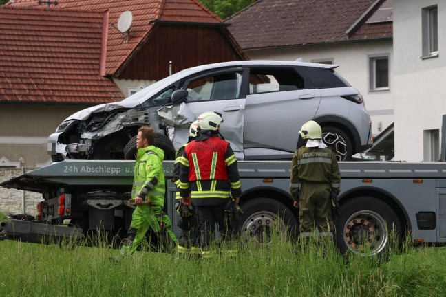 Drei Autos in schweren Crash auf Wallerner Stra�e bei Scharten verwickelt
