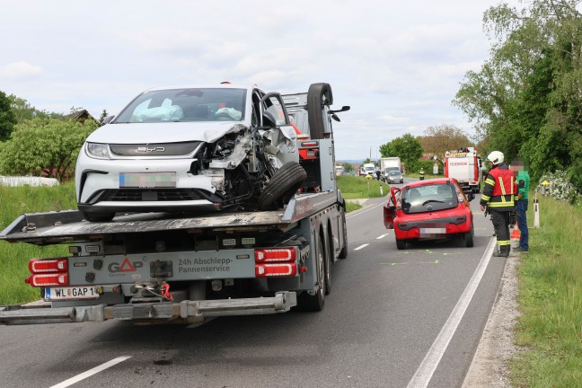 Drei Autos in schweren Crash auf Wallerner Stra�e bei Scharten verwickelt