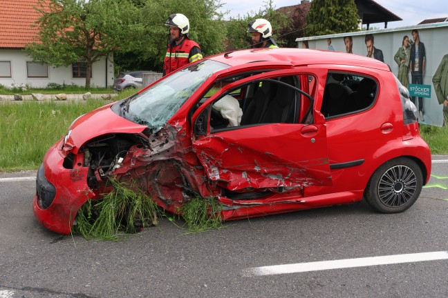 Drei Autos in schweren Crash auf Wallerner Stra�e bei Scharten verwickelt