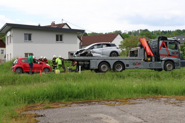 Drei Autos in schweren Crash auf Wallerner Stra�e bei Scharten verwickelt