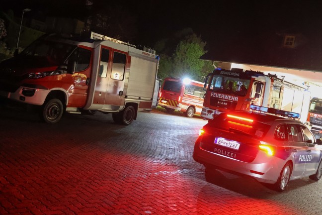 Nchtliche Suchaktion von Feuerwehr und Polizei samt Hubschrauber in Altmnster