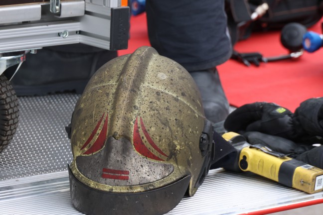 Brand bei einem Abfallverwertungsunternehmen in Wels-Pernau sorgt f�r Einsatz der Feuerwehr