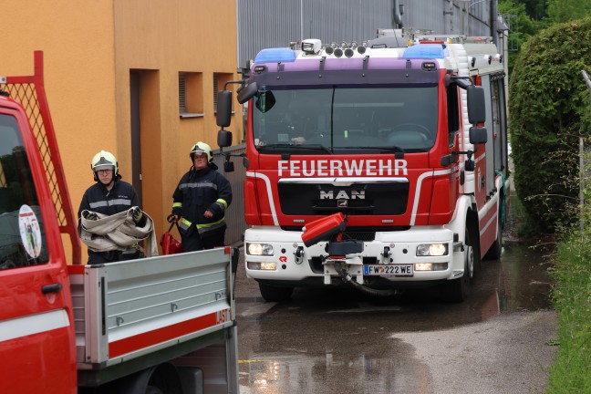 Brand bei einem Abfallverwertungsunternehmen in Wels-Pernau sorgt f�r Einsatz der Feuerwehr