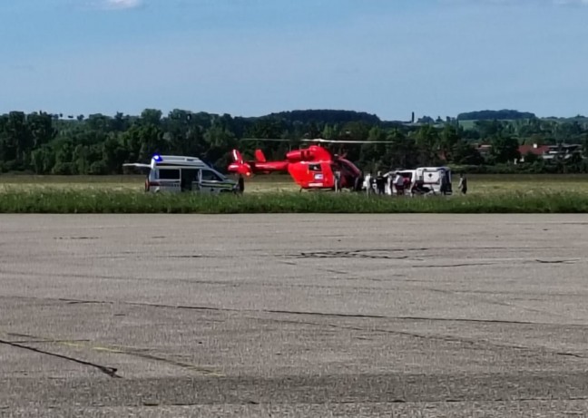 Schwer verletzt: Fallschirmspringer bei Landung am Flugplatz in Wels-Neustadt abgest�rzt