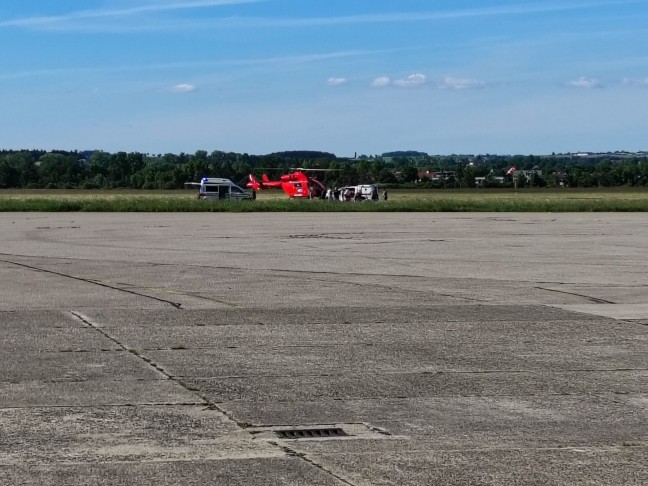Schwer verletzt: Fallschirmspringer bei Landung am Flugplatz in Wels-Neustadt abgest�rzt
