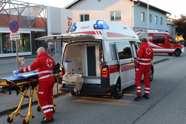 Drei Feuerwehren zu Personenrettung bei vermeintlich schwerem Verkehrsunfall in Laakirchen alarmiert