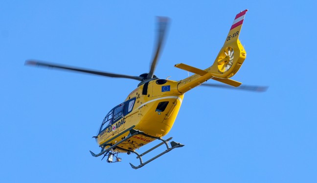 berholmanver missglckt: Motorradlenker bei Crash mit Traktor in Burgkirchen schwer verletzt