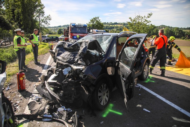 Frontalcrash auf Wallerner Strae bei Wallern an der Trattnach fordert zwei Schwerverletzte
