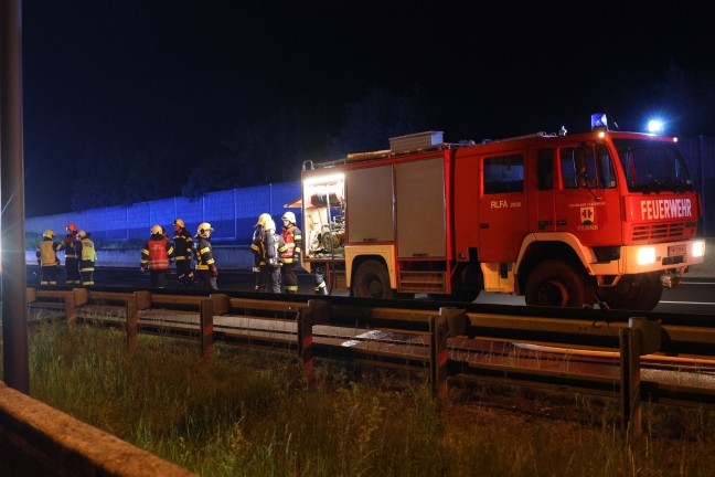 Sechs Feuerwehren bei Brand eines LKW-Tiefladers auf Innkreisautobahn in Pichl bei Wels im Einsatz