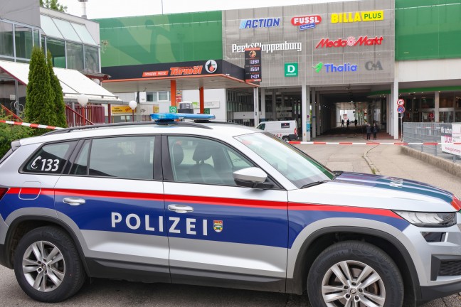 Enormer Schaden: Bankomatsprengung bei Einkaufszentrum in Gmunden