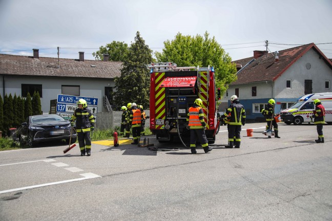 Heftiger Kreuzungscrash auf Innviertler Strae bei Krenglbach fordert eine verletzte Person