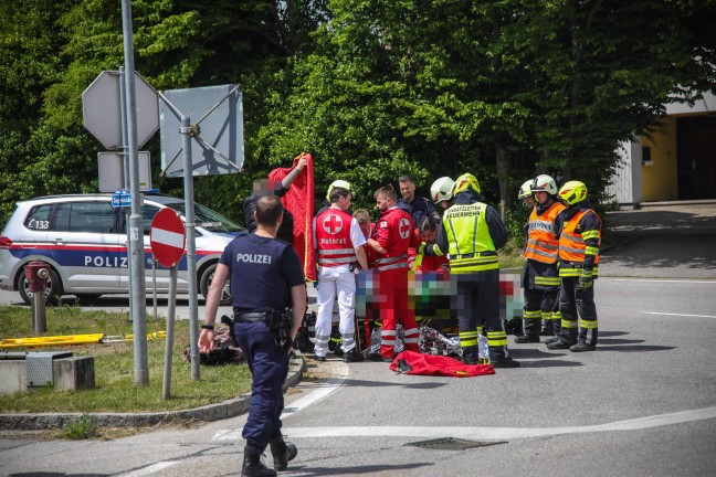 Heftiger Kreuzungscrash auf Innviertler Strae bei Krenglbach fordert eine verletzte Person