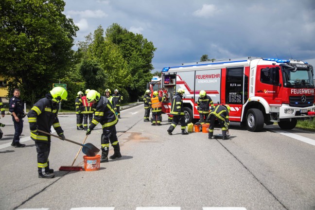 Heftiger Kreuzungscrash auf Innviertler Strae bei Krenglbach fordert eine verletzte Person