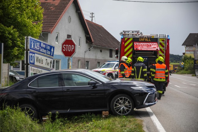 Heftiger Kreuzungscrash auf Innviertler Strae bei Krenglbach fordert eine verletzte Person