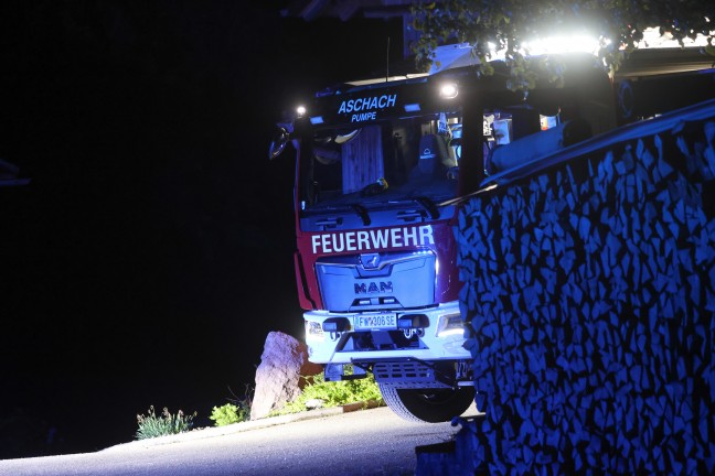 Neun Feuerwehren bei Brand in Waschkche eines Bauernhofes in Aschach an der Steyr im Einsatz