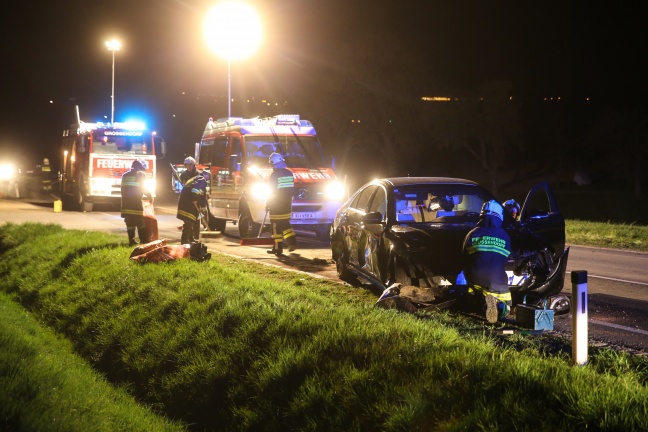 Nächtlicher Verkehrsunfall auf der Pyhrnpass Straße bei Ried im Traunkreis