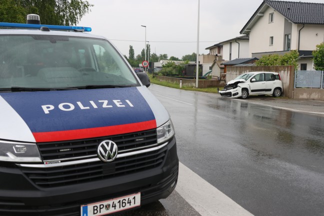 Schwerere Kreuzungskollision zwischen zwei PKW in Gunskirchen