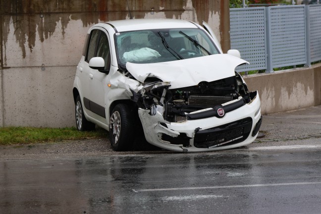 Schwerere Kreuzungskollision zwischen zwei PKW in Gunskirchen