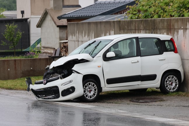 Schwerere Kreuzungskollision zwischen zwei PKW in Gunskirchen