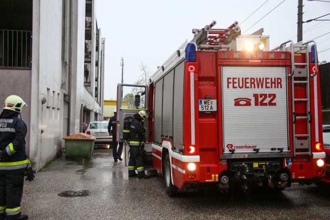 Kleinbrand im Gangbereich eines Welser Mehrparteienwohnhauses