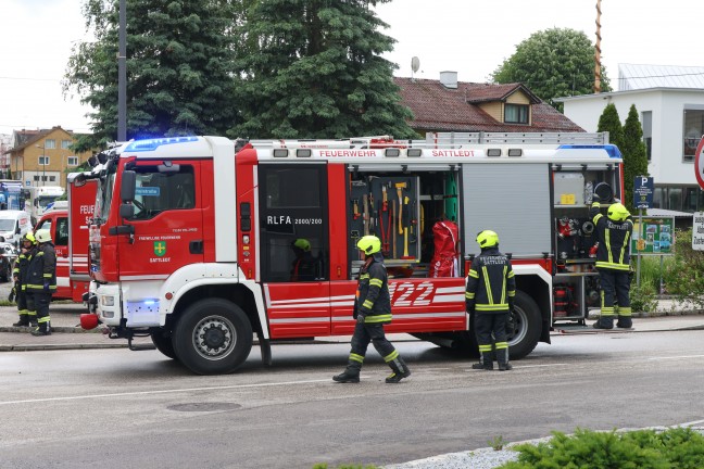 Aufrumarbeiten auf Voralpenstrae: LKW und Biertransporter kollidierten im Ortszentrum von Sattledt