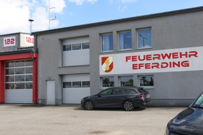 CO2-Flasche: Einsatzkrfte der Feuerwehr zu Explosion nach Eferding alarmiert