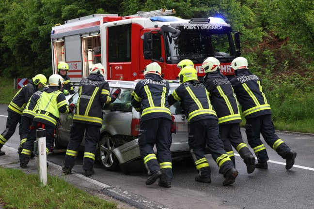 Auto in Seitenlage: Schwerer Verkehrsunfall auf Hausruckstrae bei Pilsbach