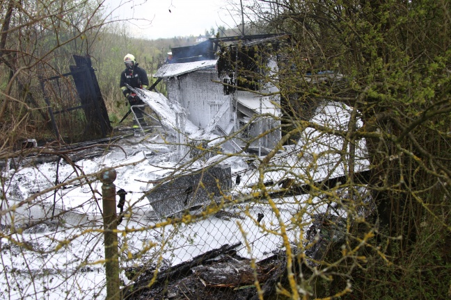 Gartenhtte in Wels-Lichtenegg in Vollbrand