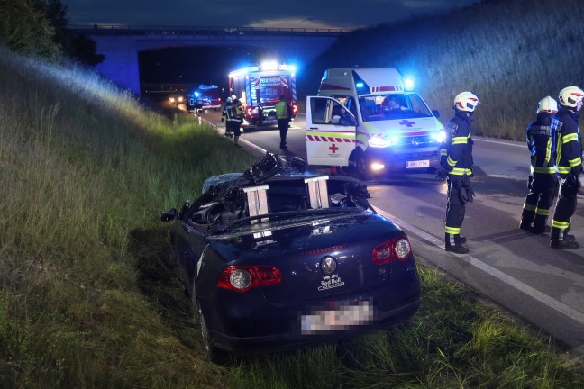 Personenrettung nach schwerem Verkehrsunfall auf Scharnsteiner Strae bei Gschwandt