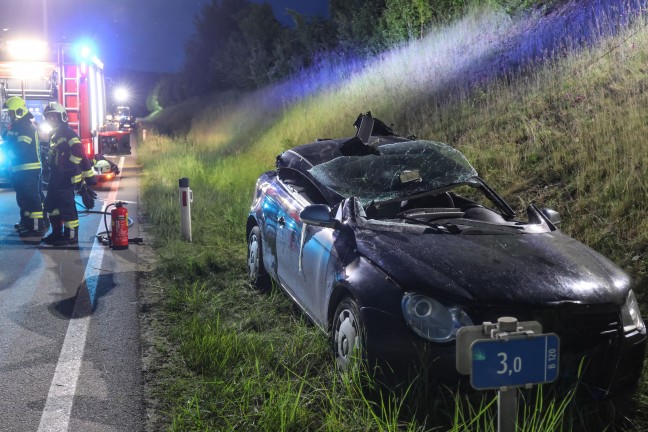Personenrettung nach schwerem Verkehrsunfall auf Scharnsteiner Strae bei Gschwandt