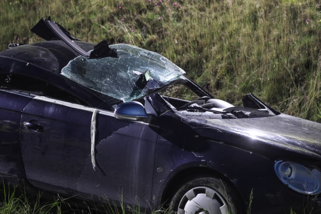 Personenrettung nach schwerem Verkehrsunfall auf Scharnsteiner Strae bei Gschwandt