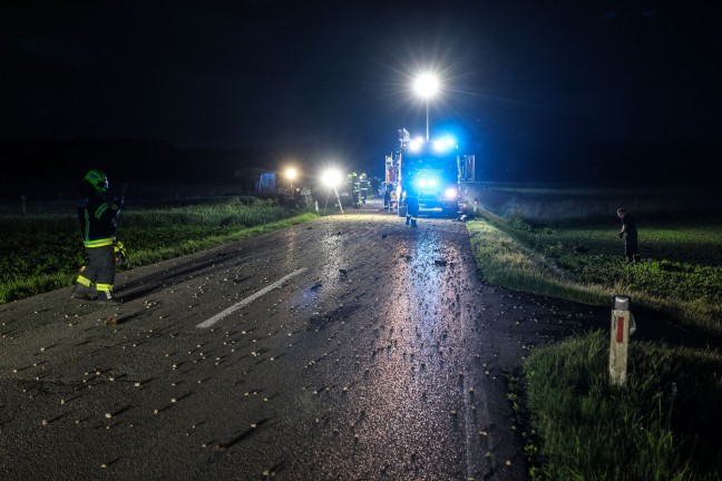 Schwer verletzt: Auto bei Unfall in St. Florian frontal gegen Wasserdurchlass geprallt