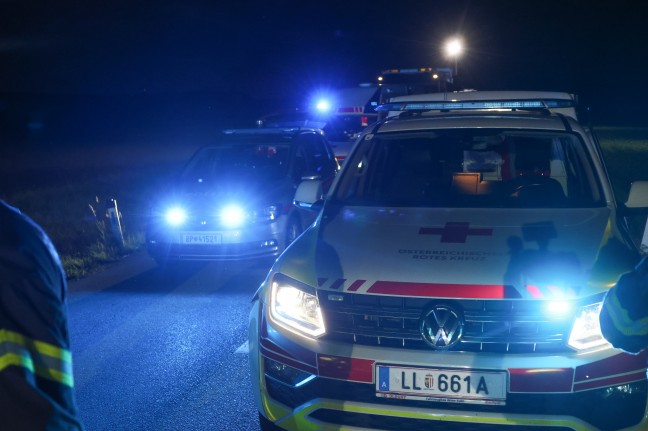 Schwer verletzt: Auto bei Unfall in St. Florian frontal gegen Wasserdurchlass geprallt