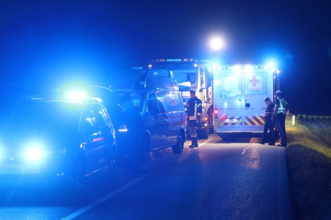 Schwer verletzt: Auto bei Unfall in St. Florian frontal gegen Wasserdurchlass geprallt