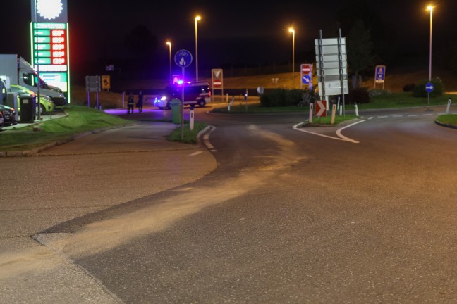 Eberstalzell: Feuerwehr nach Betriebsmittelaustritt aus Kleintransporter im Einsatz