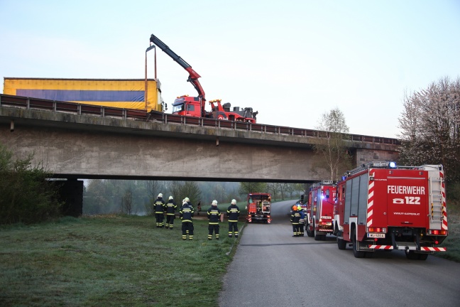 Schwerer Unfall auf der Traunbrücke der Welser Autobahn sorgt für umfangreichen Einsatz