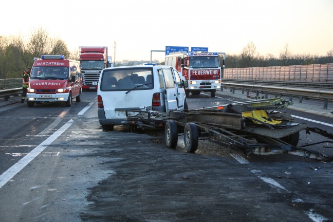 Schwerer Unfall auf der Traunbrücke der Welser Autobahn sorgt für umfangreichen Einsatz